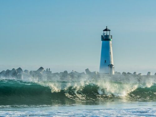 image of lighthouse with wavy ocean
